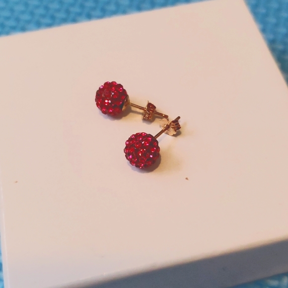 Sparkling Ruby colored (Raspberry red) ear rings - Picture 1 of 1